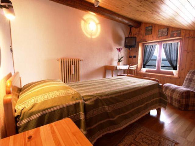 Hotel Alpe Fleurie Champoluc Quarto foto