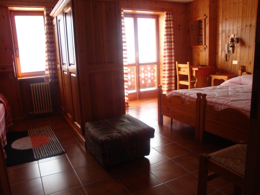 Hotel Alpe Fleurie Champoluc Exterior foto