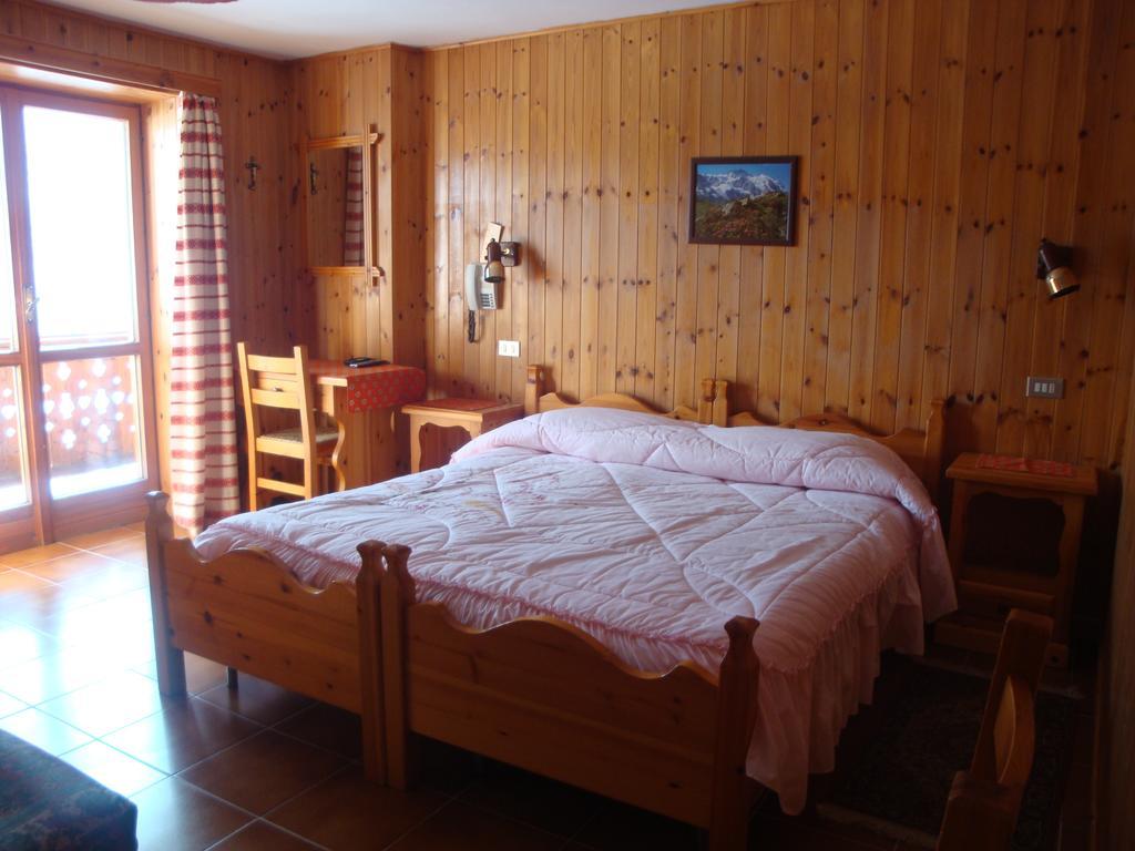 Hotel Alpe Fleurie Champoluc Exterior foto