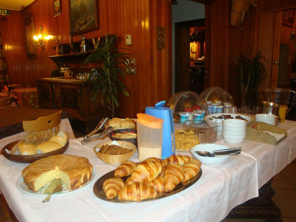 Hotel Alpe Fleurie Champoluc Exterior foto